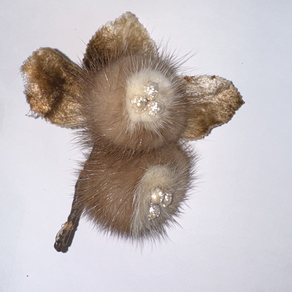 VINTAGE WHIMSICAL MINK FUR BROOCH WITH PEARL ACCENTS